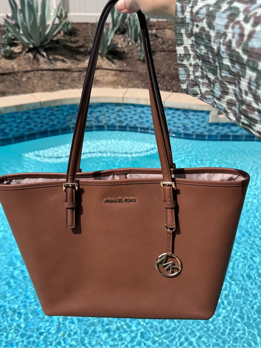 Michael Kors Jet Set travel tote in luggage brown saffiano leather - Picture 16 of 17